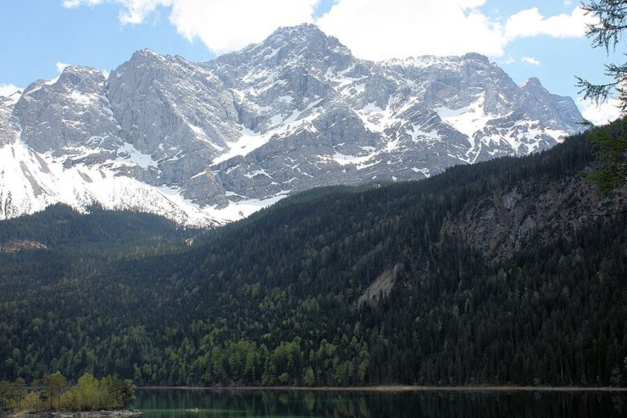 Eibsee mit Zugspitze im Hintergrund bei Garmisch-Partenkirchen