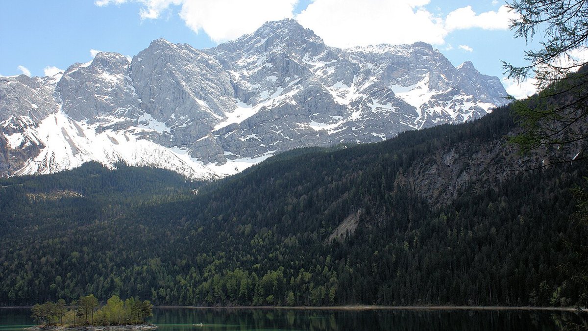 Eibsee mit Zugspitze im Hintergrund bei Garmisch-Partenkirchen