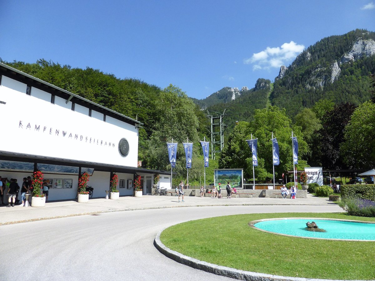 Talstation der Kampenwandseilbahn in Hohenaschau