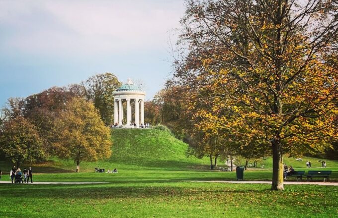 Monopteros im Englischen Garten in München im Herbst