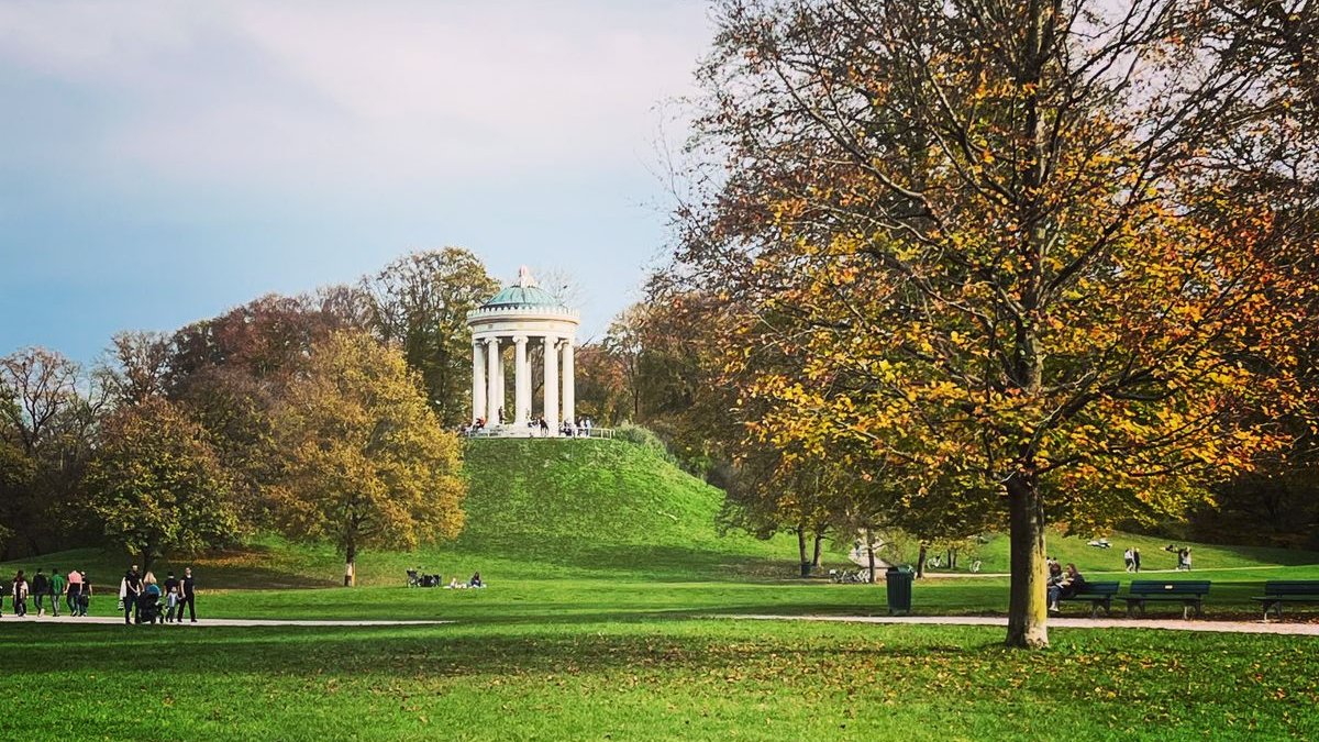 Monopteros im Englischen Garten in München im Herbst