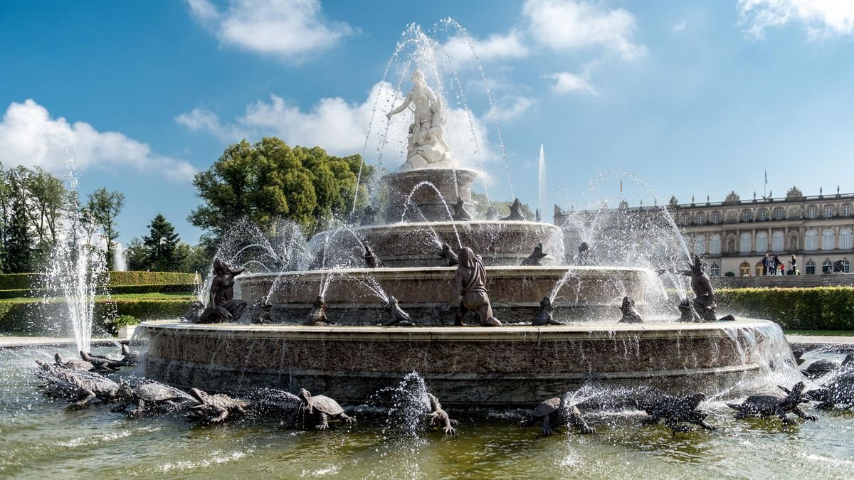 Brunnen vor dem Schloss Herrenchiemsee