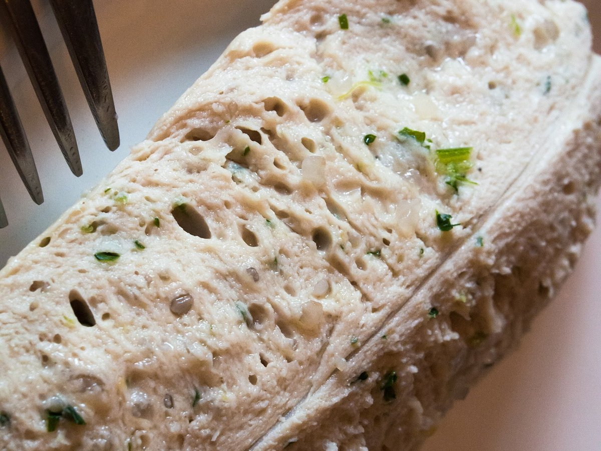 Längs aufgeschnittene Weißwurst